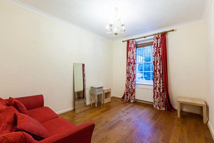 1 Bedroom Flat To Rent In Enfield Cloisters, , Shoreditch, London, N1