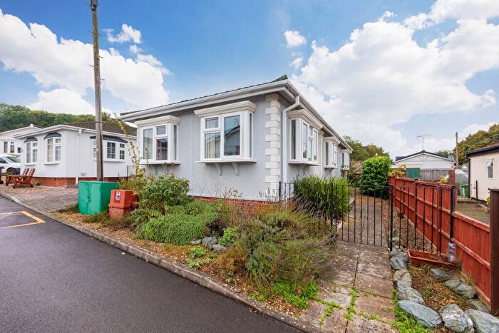 2 Bedroom Park Home For Sale In Marlow Road, Henley-On-Thames, RG9