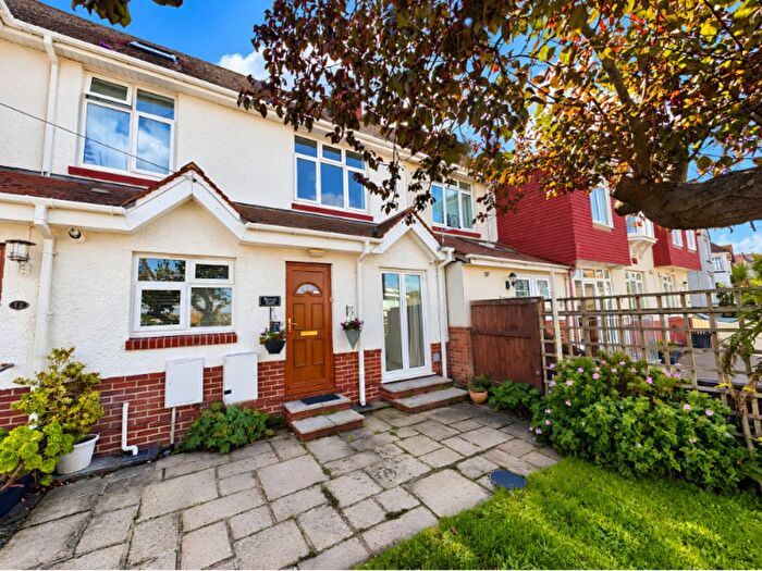 2 Bedroom Maisonette To Rent In Cliff Road, Paignton, TQ4
