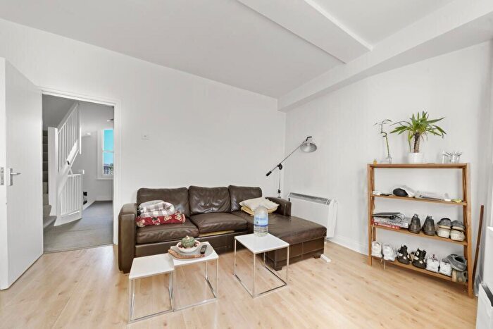 2 Bedroom Apartment For Sale In Queens Crescent, Kentish Town, London, NW5