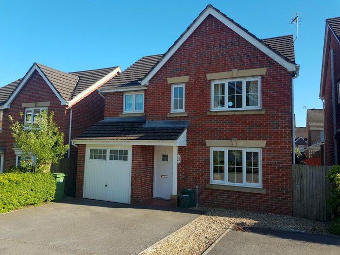 4 Bedroom House To Rent In Barnard Way, Church Village, Pontypridd, CF38