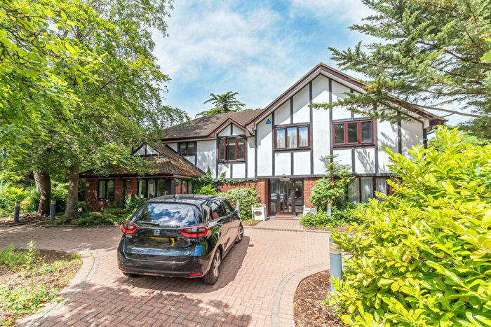 4 Bedroom Detached House For Sale In Gordon Avenue, Stanmore, Middlesex, , Stanmore, HA7