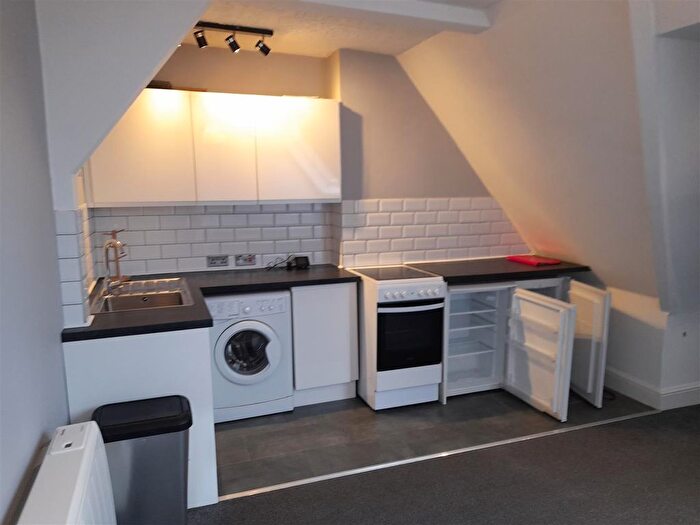 1 Bedroom Flat To Rent In Durley Gardens, Bournemouth, BH2