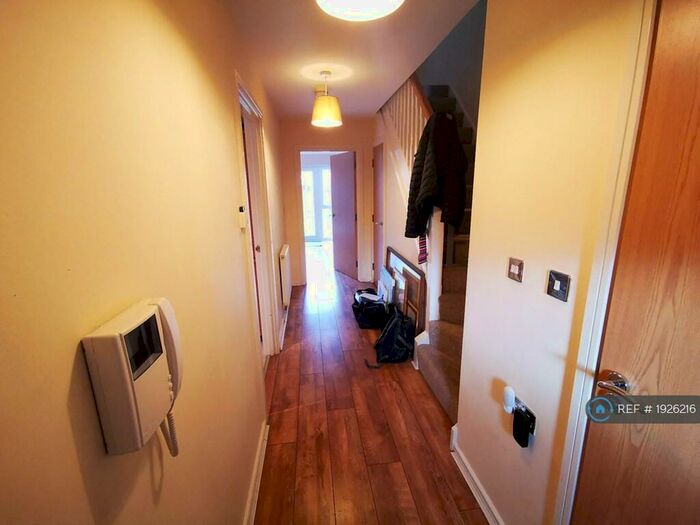 4 Bedroom Terraced House To Rent In Kempster Gardens, Salford, M7