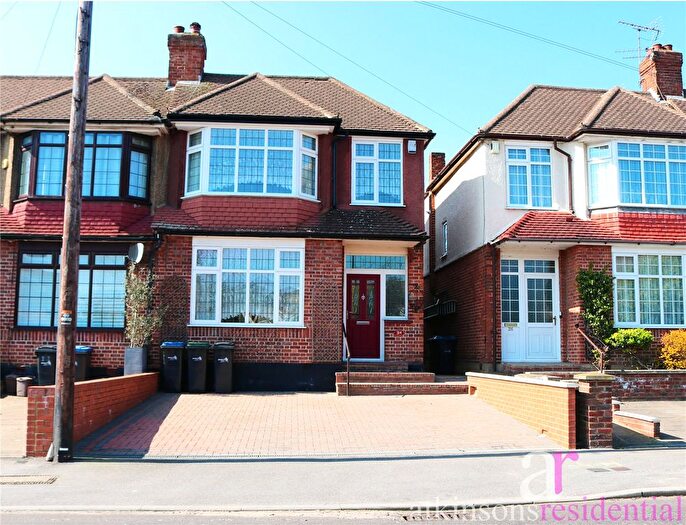 3 Bedroom End Of Terrace House For Sale In Carterhatch Lane, Enfield, Middlesex, EN1