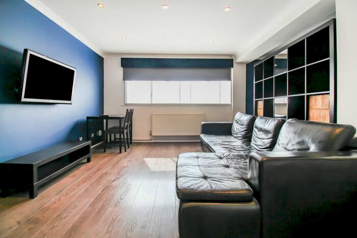 Studio To Rent In Brownlow Road, London, N11