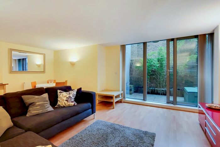 2 Bedroom Flat To Rent In King's Cross Road, London, WC1X