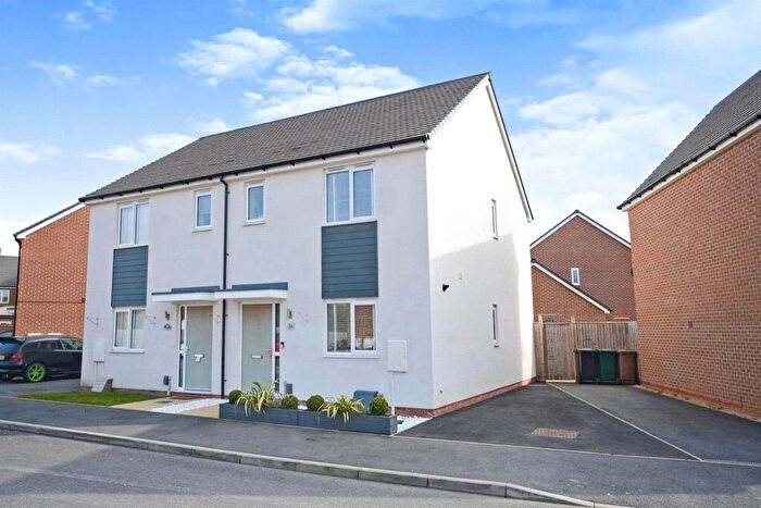 3 Bedroom Semi Detached House To Rent In Arnfield Drive, Hilton, Derby, DE65