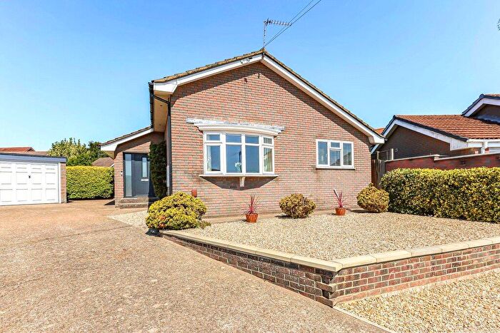 3 Bedroom Bungalow For Sale In Maureen Close, Parkstone, Poole, Dorset, BH12