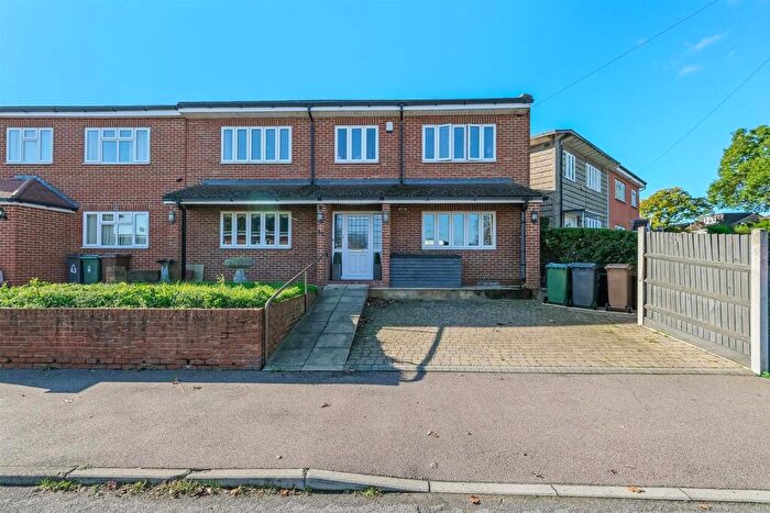4 Bedroom Semi-Detached House For Sale In Hoppett Road, Chingford, E4