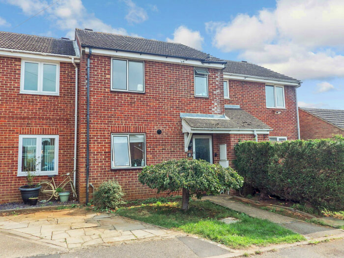 3 Bedroom Terraced House To Rent In Laurel Close, Banbury, Oxon, OX16