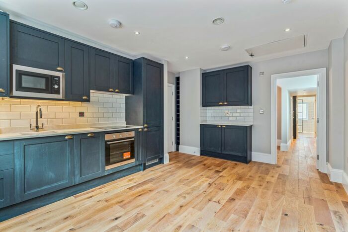 1 Bedroom Flat To Rent In Gidar House, The Crossway, Uxbridge, UB10