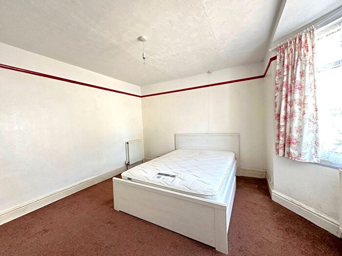 2 Bedroom Bungalow For Sale In Leaze Road, Kingsteignton, Newton Abbot, TQ12