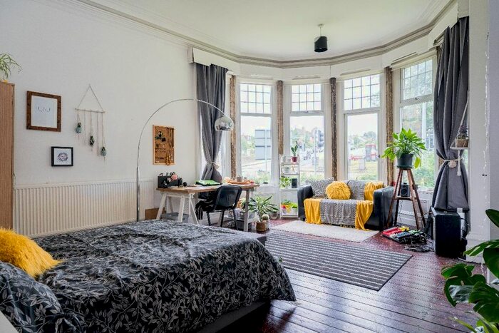 4 Bedroom Flat To Rent In Holly Bank, Headingley, Leeds LS6