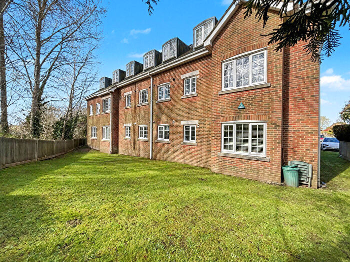 2 Bedroom Flat For Sale In Christchurch, BH23
