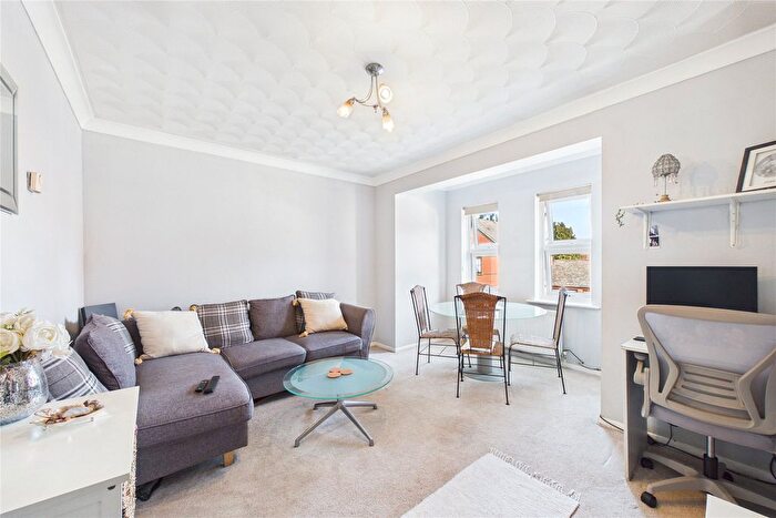 1 Bedroom Maisonette To Rent In Kashmir Court, Guildford Road West, Farnborough, Hampshire, GU14