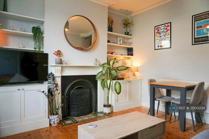 2 Bedroom Flat To Rent In Springrice Road, London, SE13