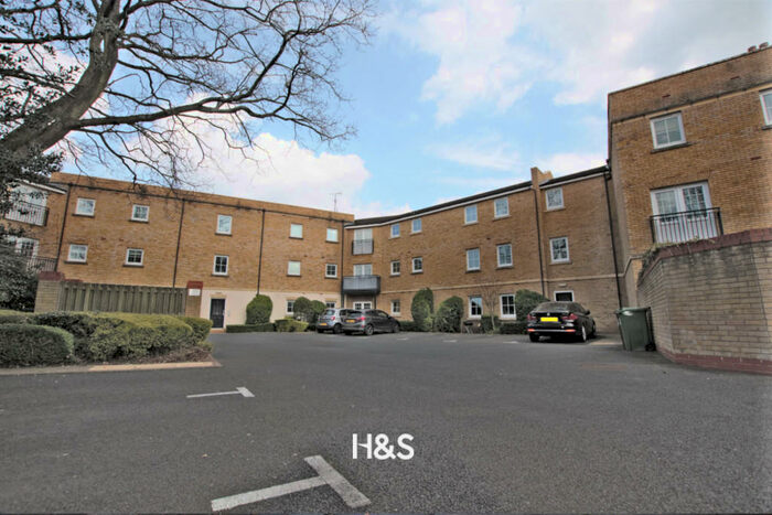2 Bedroom Ground Flat To Rent In Dickens Heath Road, Shirley, B90