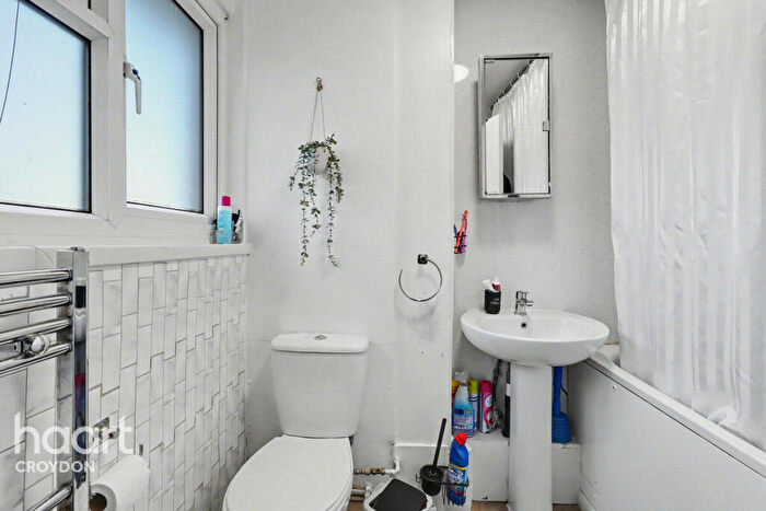 1 Bedroom Block Of Apartments For Sale In Shrublands Avenue, Croydon, CR0