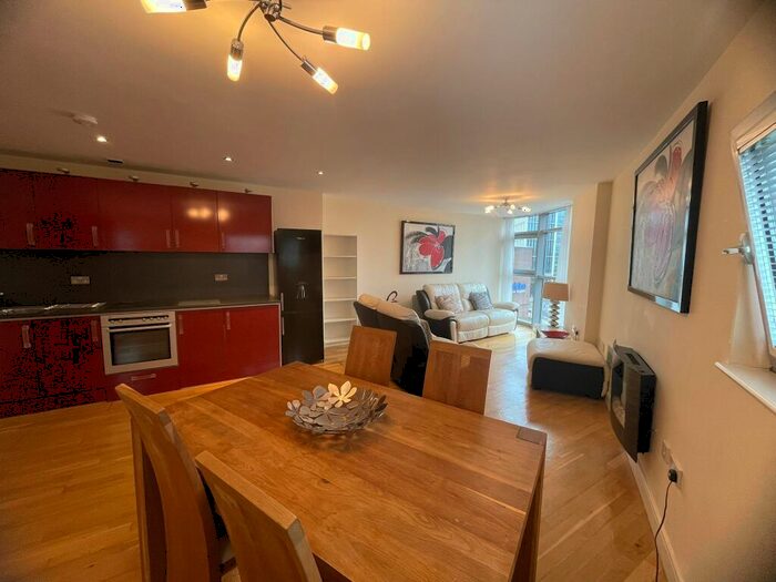 2 Bedroom Flat To Rent In Bute Terrace, Cardiff, CF10