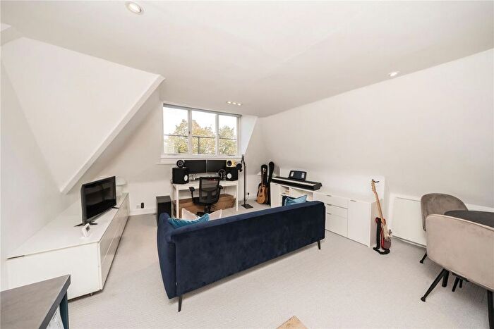 1 Bedroom Flat To Rent In Ladbroke Grove, Holland Park, W11
