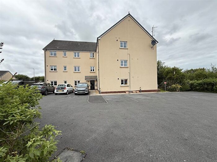 2 Bedroom Flat For Sale In Rhodfa'r Ceffyl, Carway, Kidwelly, SA17