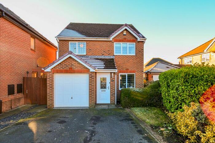3 Bedroom Detached House For Sale In Moorfield Court, Wakefield, WF4
