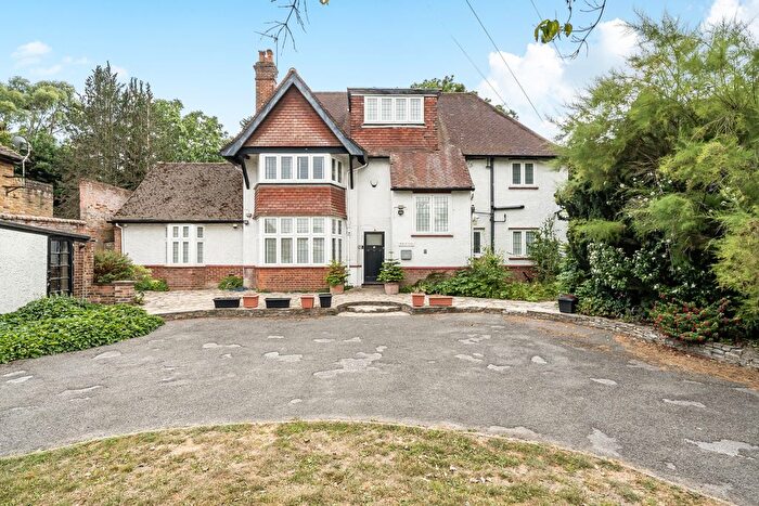 4 Bedroom Detached House For Sale In North Park, Chalfont St. Peter, Gerrards Cross, Buckinghamshire, SL9