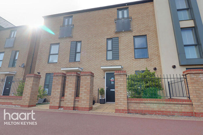 4 Bedroom Terraced House To Rent In Barrosa Way, Whitehouse Park, MK8