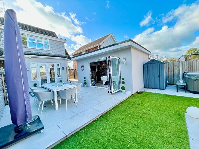 3 Bedroom Semi Detached House For Sale In Kings Park, Thundersley, Benfleet, Essex, SS7