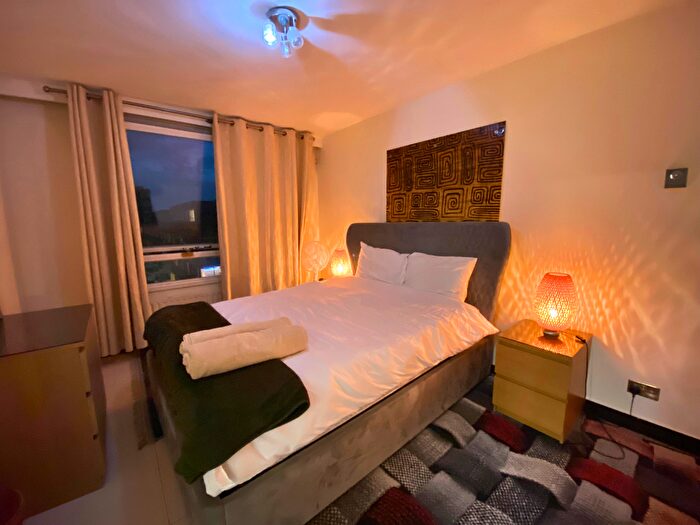 2 Bedroom Flat To Rent In The Water Gardens, London, W2