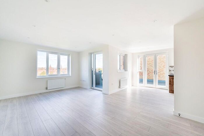 3 Bedroom Flat To Rent In Venice House, Mitcham, CR4