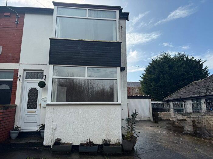 2 Bedroom End Of Terrace House To Rent In Bardsway Avenue, Blackpool, FY3