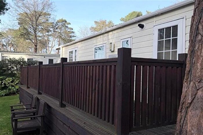 2 Bedroom House To Rent In Bedroom Chalet Bungalow Park Home In Wokingham, RG40