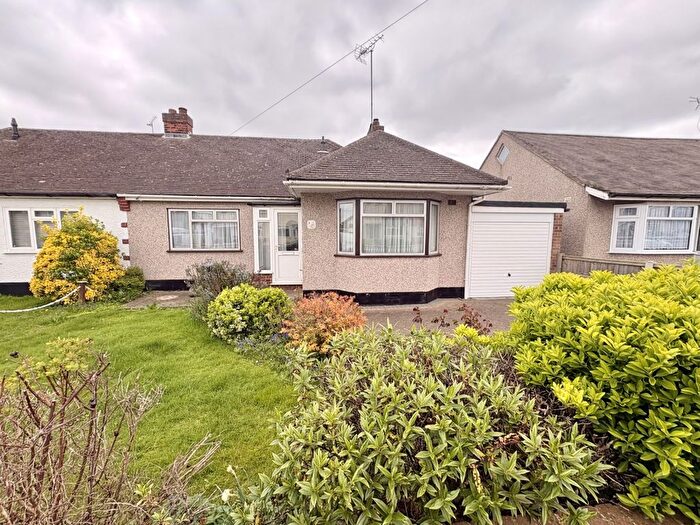 3 Bedroom Semi Detached Bungalow For Sale In Grange Gardens, Rayleigh, Essex, SS6