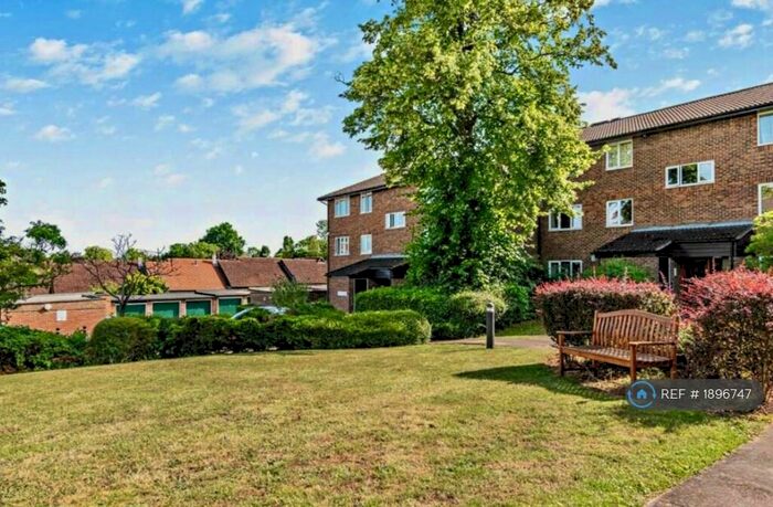 2 Bedroom Flat To Rent In Kingsleigh Walk, Bromley, BR2