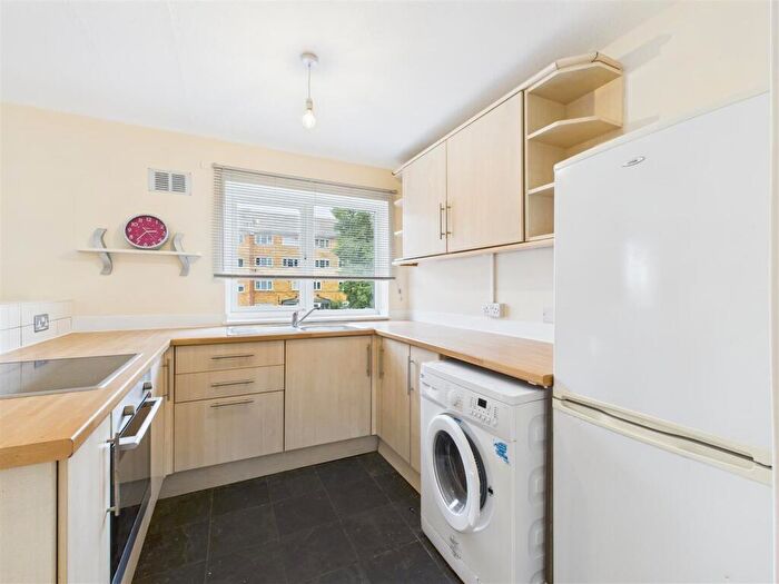 1 Bedroom Flat To Rent In Shepherds Mead, Hitchin, Hertfordshire, SG5