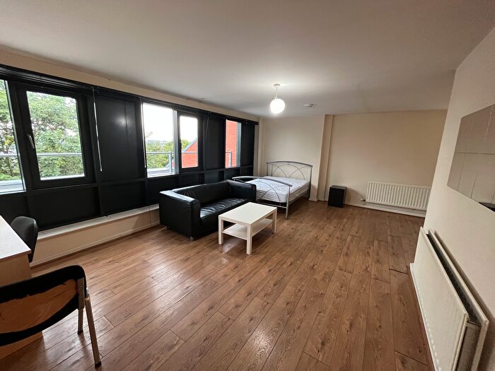 1 Bedroom Studio To Rent In Flat D, - Clarendon Road, LS2