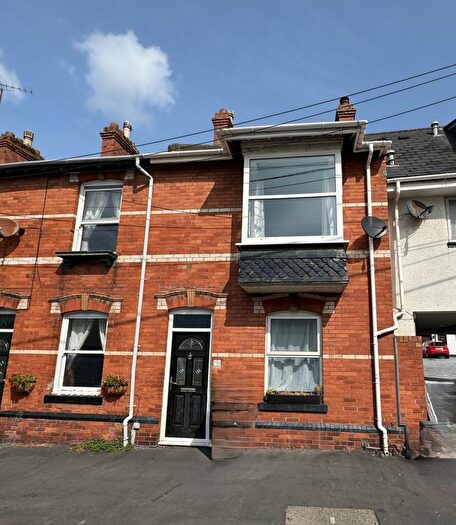 3 Bedroom End Of Terrace House To Rent In Old Town Street, EX7