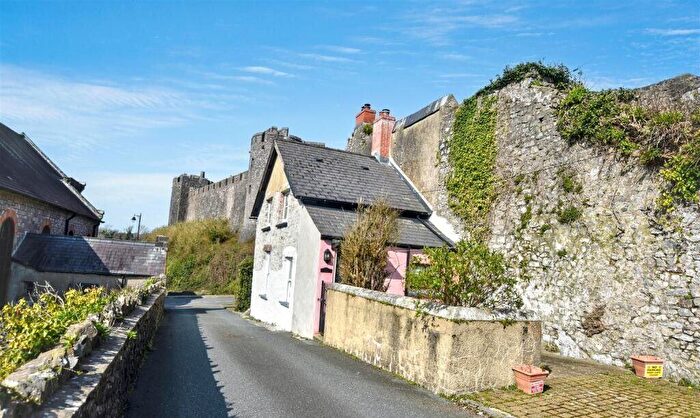 2 Bedroom Cottage For Sale In The Parade, Pembroke, Dyfed, SA71