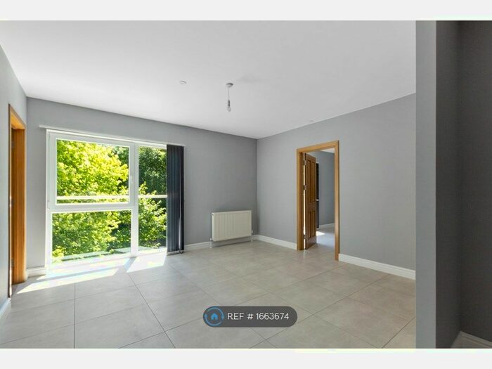 1 Bedroom Flat To Rent In Carlton House, Ebbw Vale, NP23