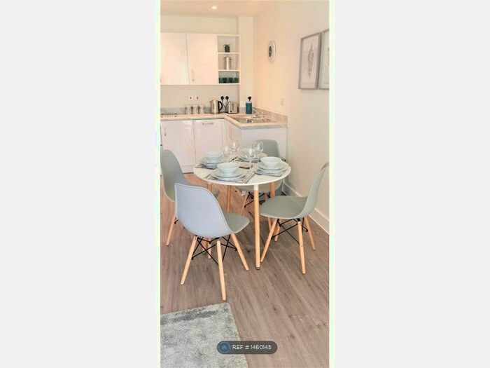 2 Bedroom Flat To Rent In Estuary Reach, Exmouth, EX8