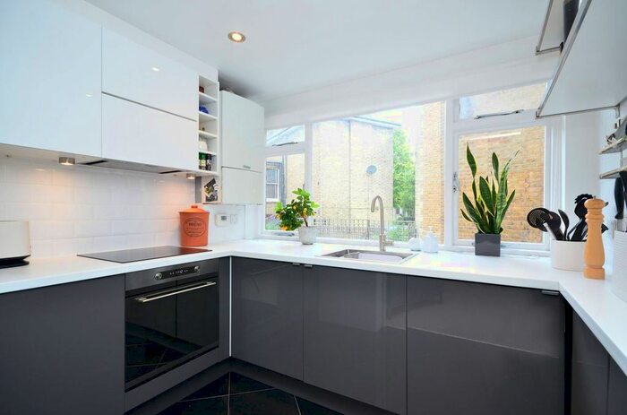 2 Bedroom Flat To Rent In Netherwood Road, Brook Green, London, W14