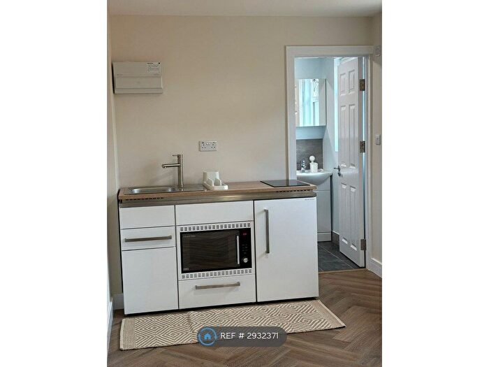 Studio To Rent In Cavendish Road, London, N18