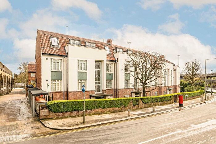 2 Bedroom Flat To Rent In Shirehall Lane, London, NW4