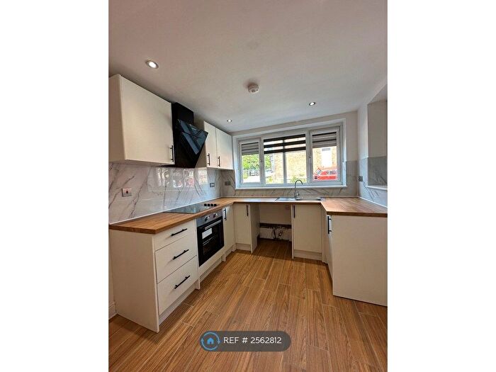 3 Bedroom Semi-Detached House To Rent In School Terrace, Conisborough, DN12