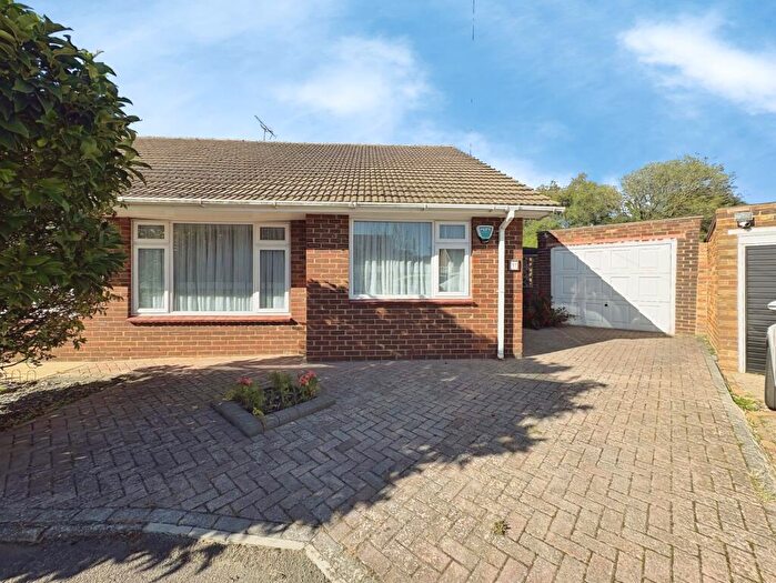 2 Bedroom Bungalow For Sale In Montfort Road, Chatham, Kent, ME5