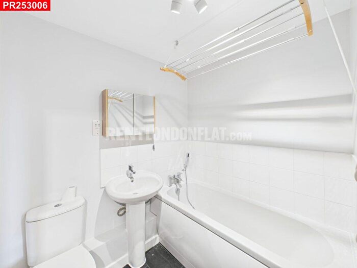 2 Bedroom Flat To Rent In Beckenham Road, Beckenham, – Bedrooms Flat, BR3