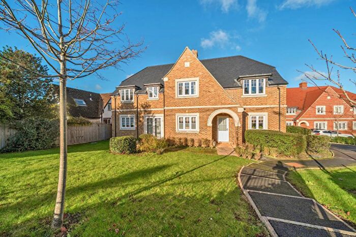 2 Bedroom Flat For Sale In Cumnor Hill, Oxford, OX2