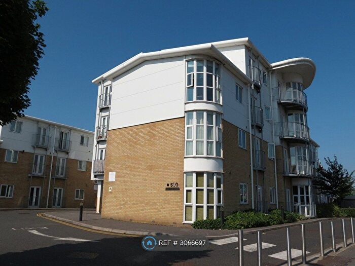 Studio To Rent In Castle Lane West, Bournemouth, BH8